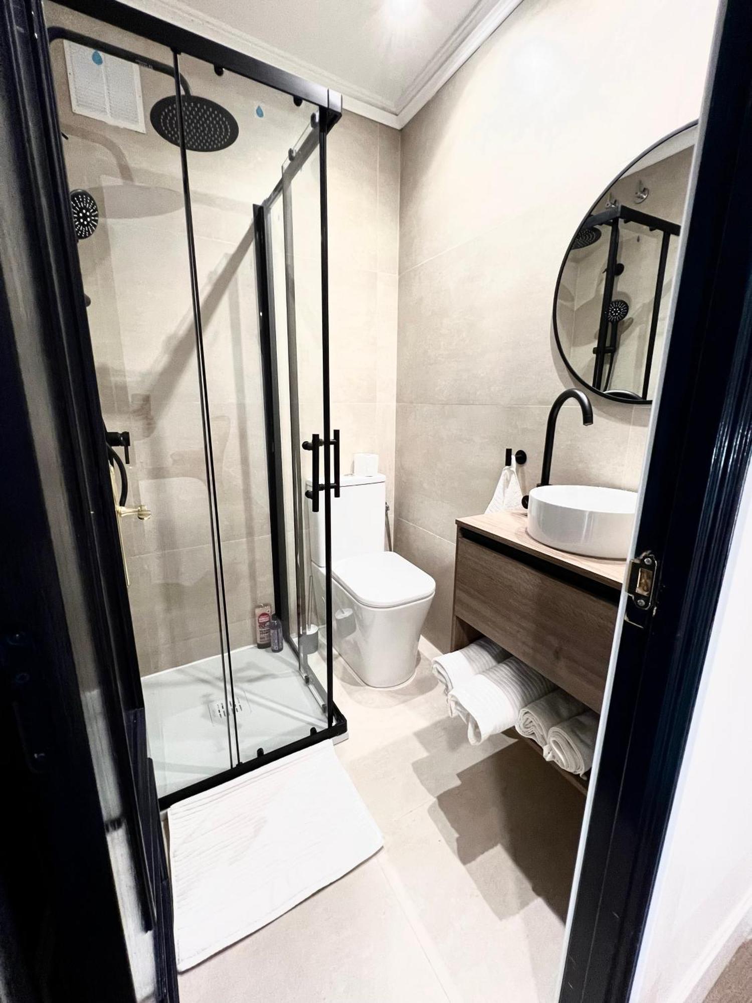 Albergue Miguel Angel Madrid Eksteriør billede